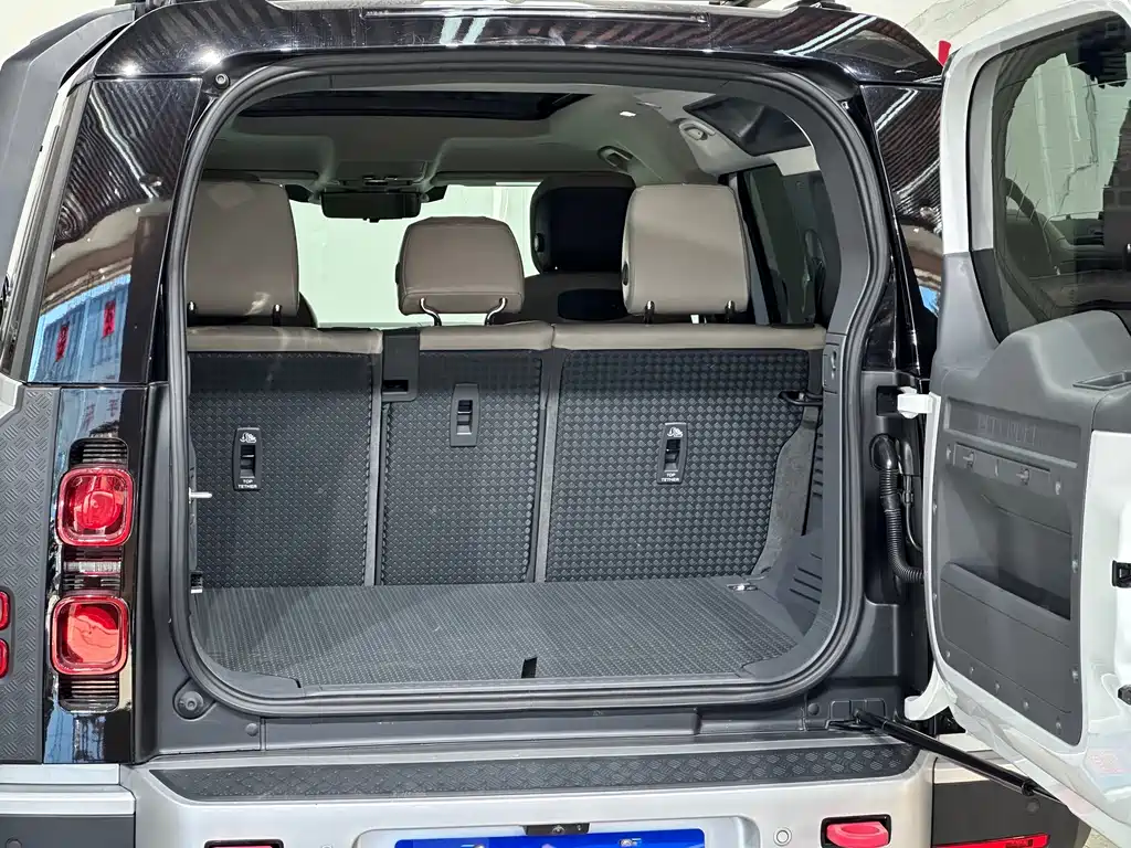 Land Rover Defender — миниатюра 7