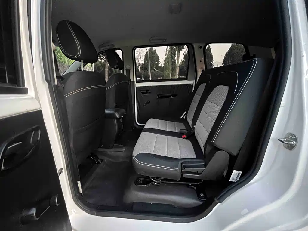 Wuling Hongguang — миниатюра 9