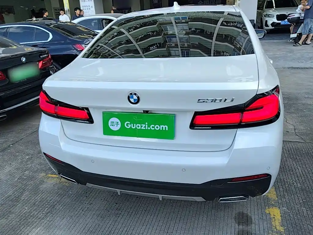 BMW 5 Series — миниатюра 6
