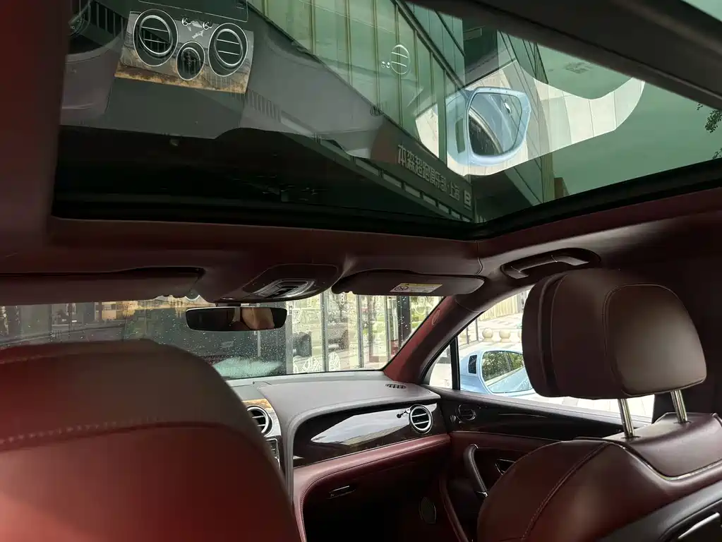 Bentley Bentayga — миниатюра 9