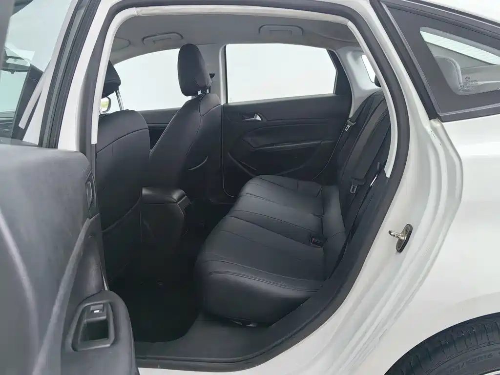 Peugeot 308 — миниатюра 15