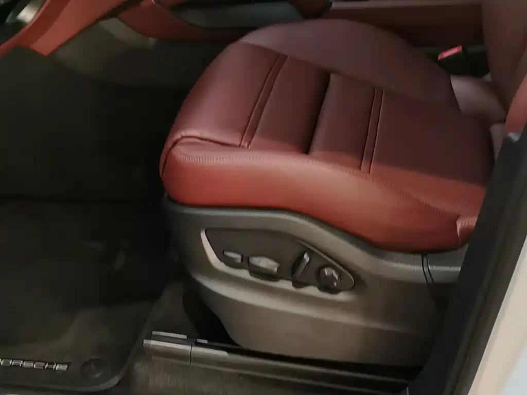 Porsche Cayenne — миниатюра 4