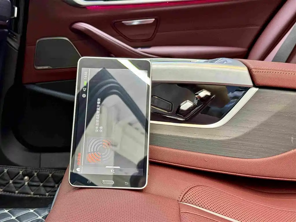 BMW 5 Series — миниатюра 17