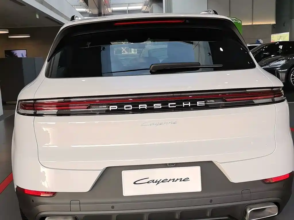 Porsche Cayenne — миниатюра 12