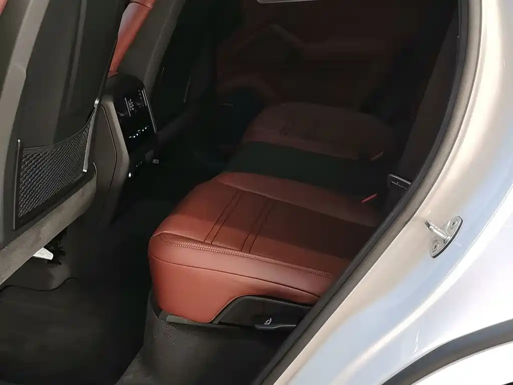 Porsche Cayenne — миниатюра 8