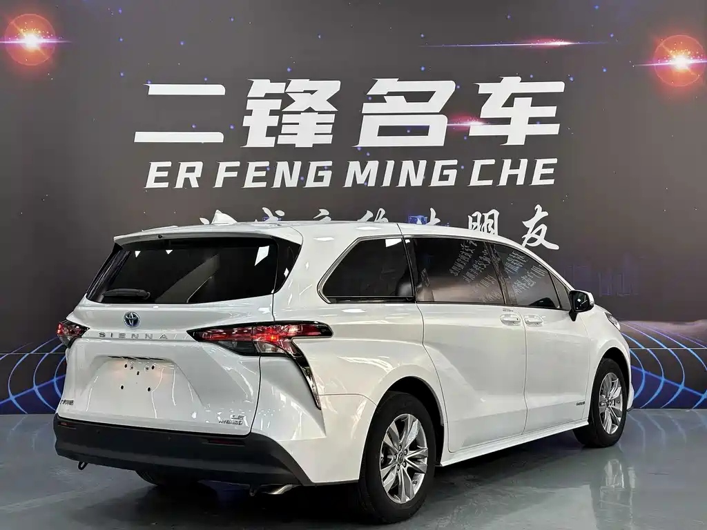 Toyota Sienna — миниатюра 4