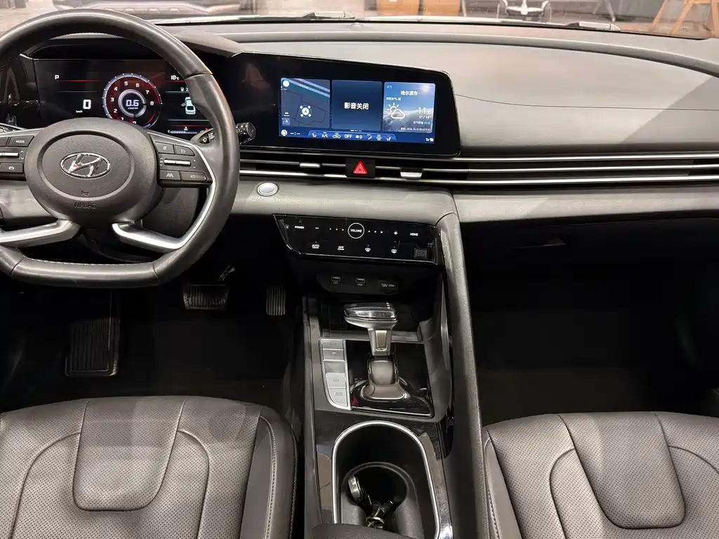 Hyundai Elantra — миниатюра 20