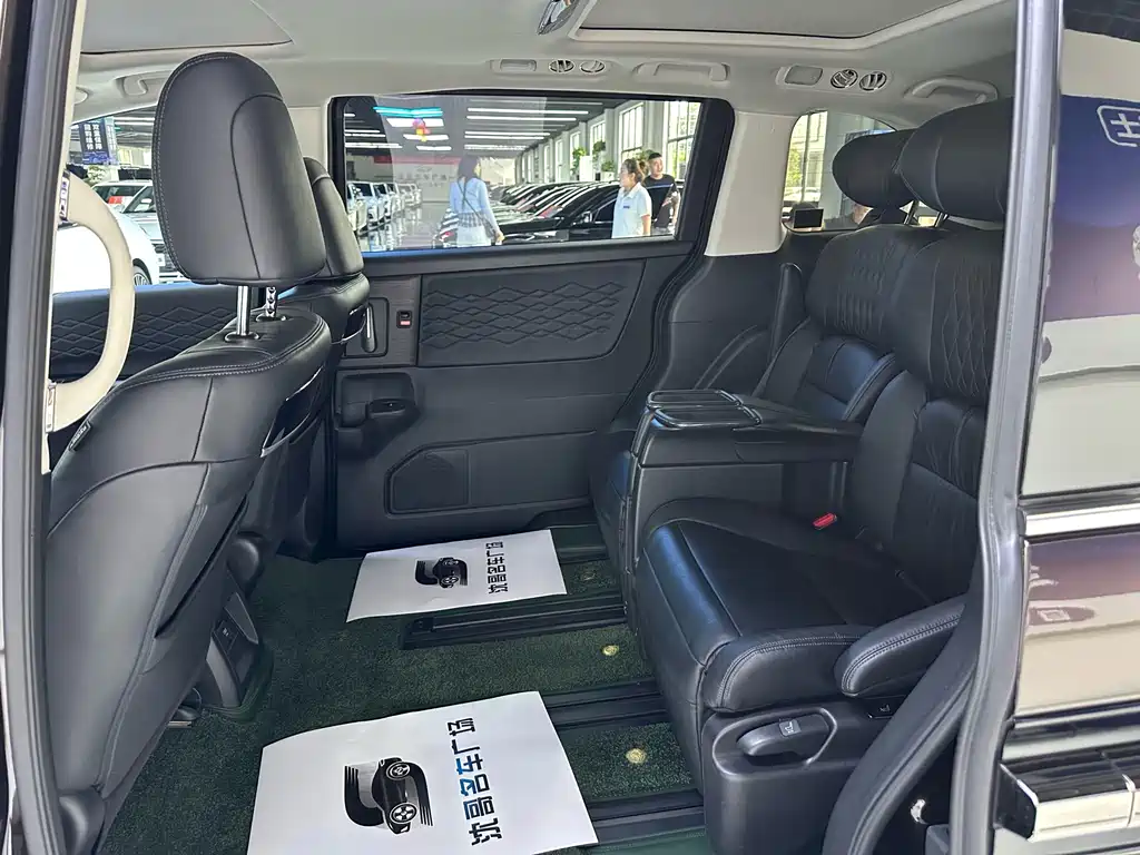 Honda Elysion 2.0L e:HEV Luxury Edition, фото 6