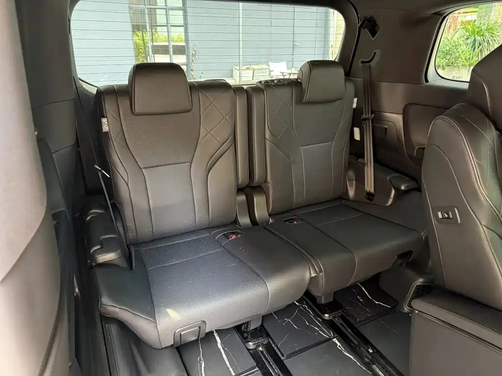 Toyota Alphard — миниатюра 7