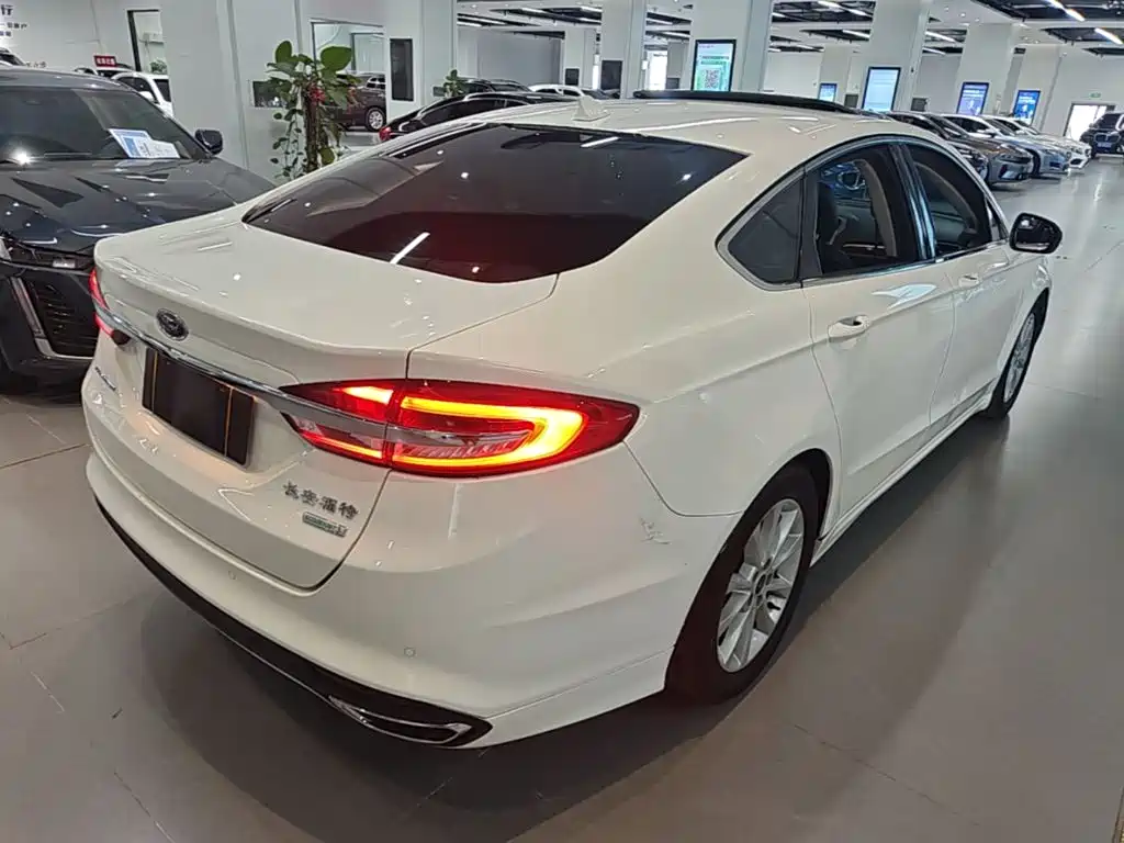 Ford Mondeo — миниатюра 7