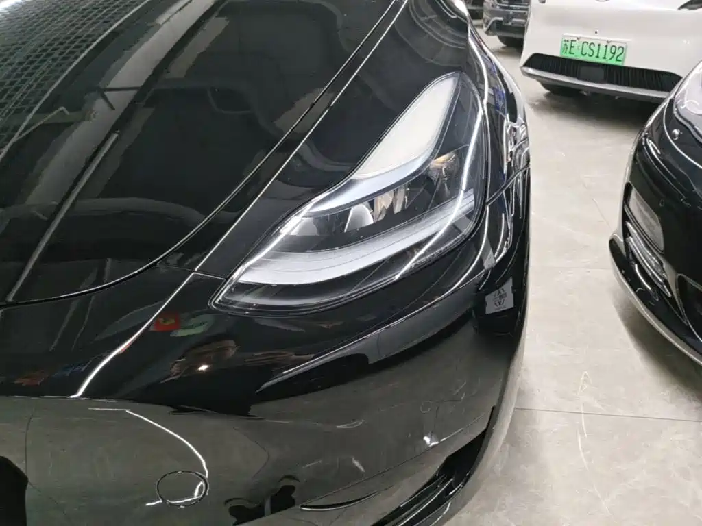 Tesla Model Y — миниатюра 24