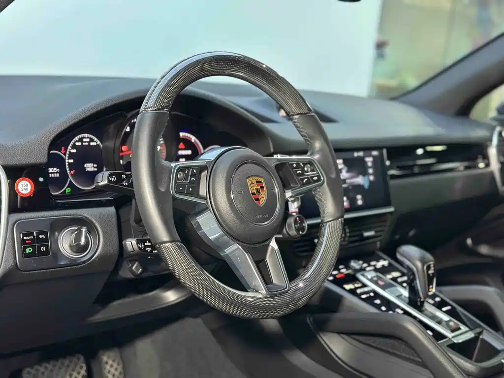 Porsche Cayenne — миниатюра 14