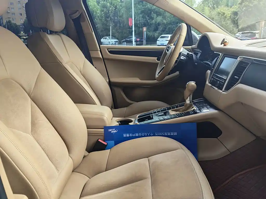 Porsche Macan — миниатюра 7