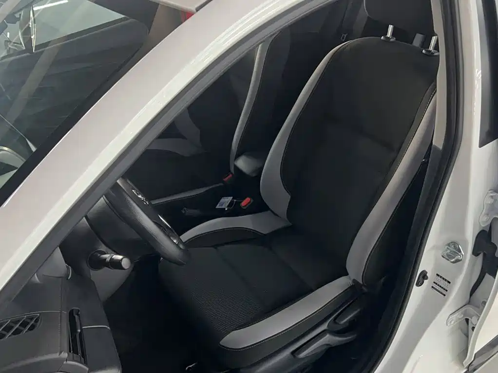 Toyota Yaris L — миниатюра 8
