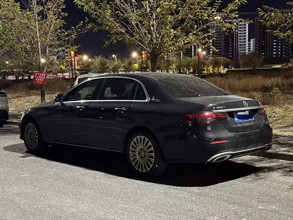 Mercedes-Benz E-Class — миниатюра 5
