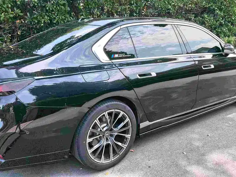 BMW 7 Series — миниатюра 3