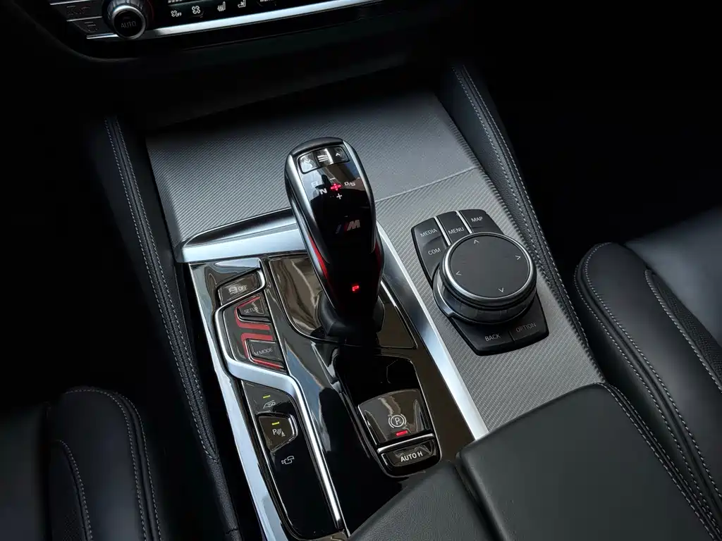 BMW M5 — миниатюра 12