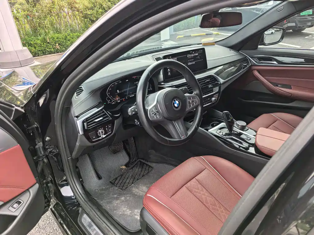 BMW 5 Series — миниатюра 17