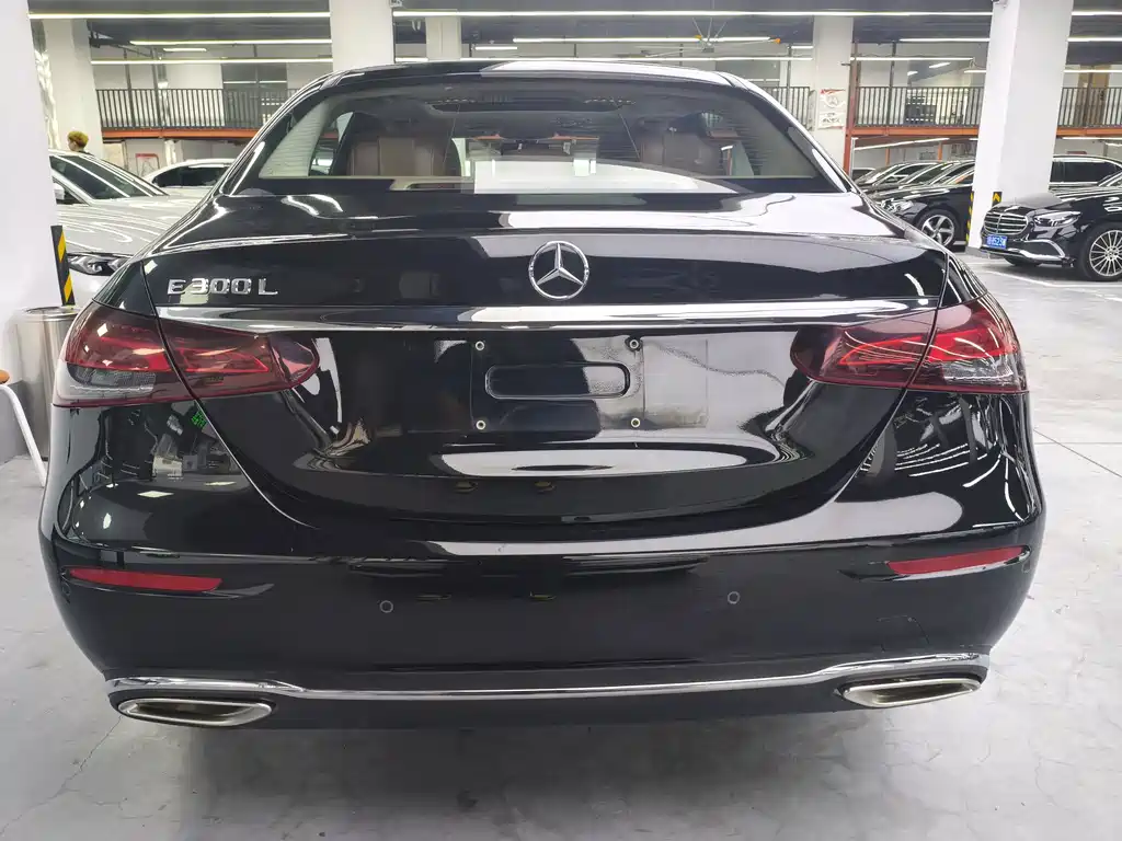 Mercedes-Benz E-Class — миниатюра 8