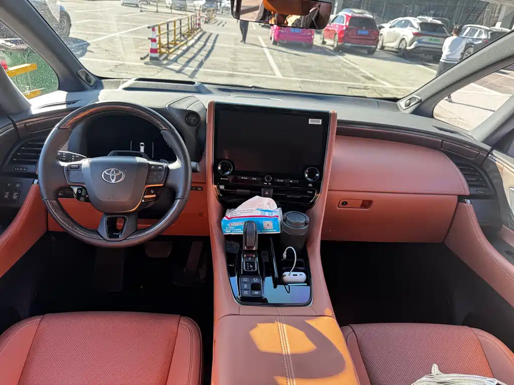 Toyota Alphard — миниатюра 6