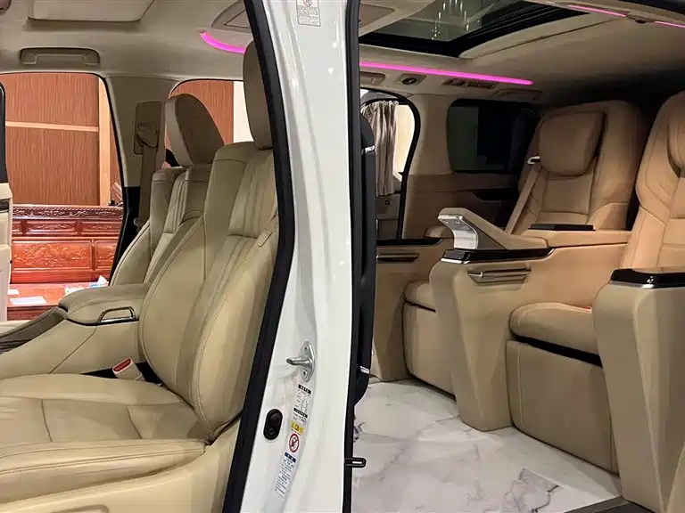 Toyota Vellfire — миниатюра 12