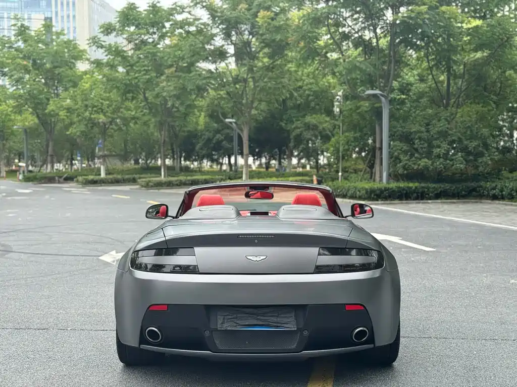 Aston Martin V8 Vantage — миниатюра 11