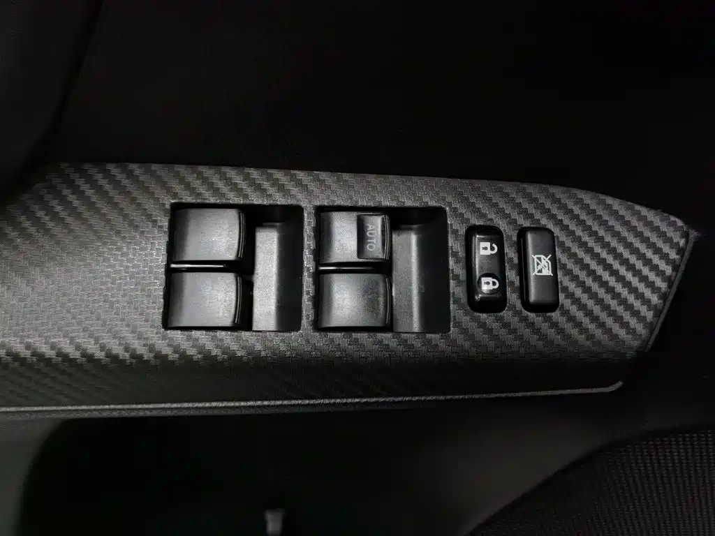 Toyota RAV4 — миниатюра 9