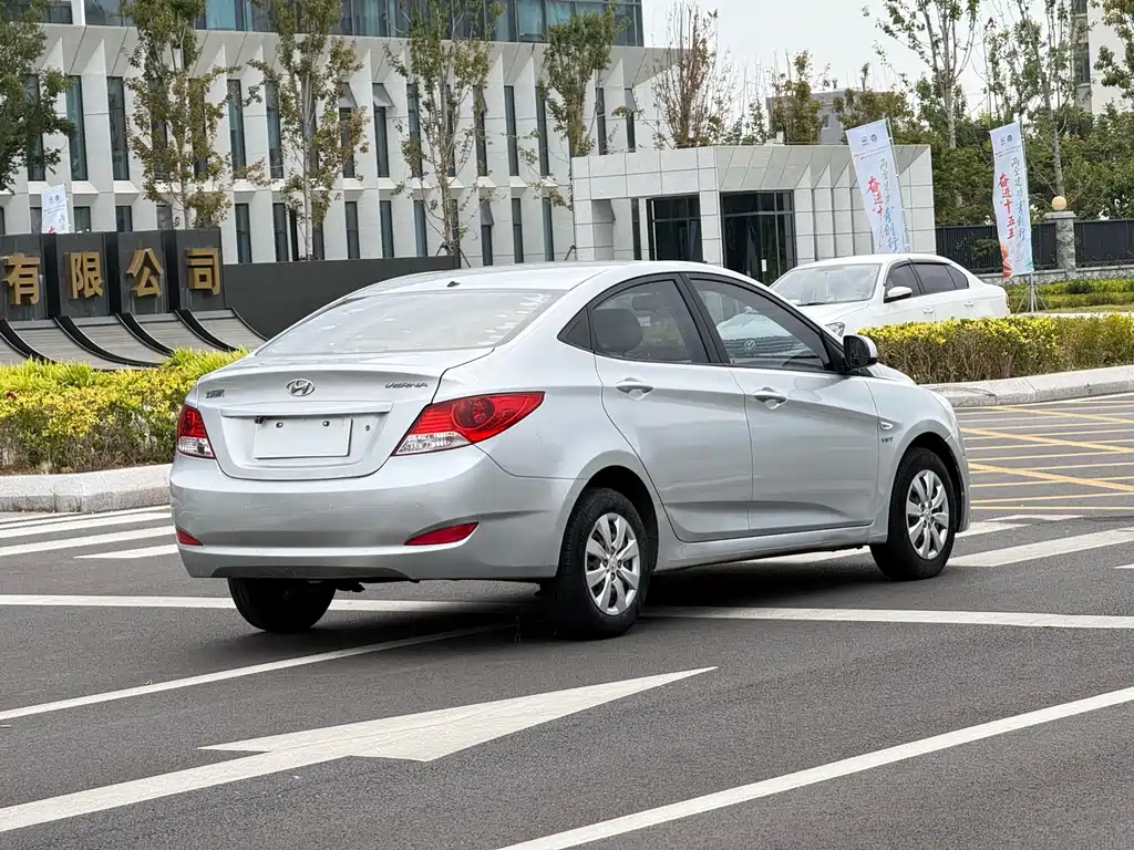 Hyundai Verna — миниатюра 6