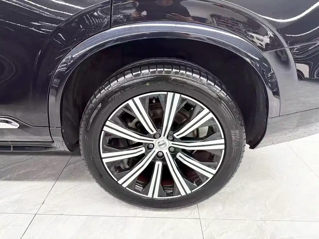 Volvo XC90 — миниатюра 23