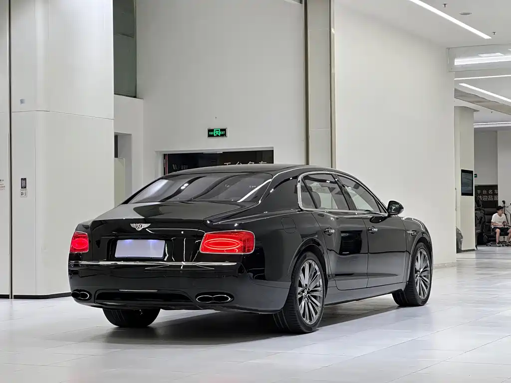 Bentley Flying Spur — миниатюра 7