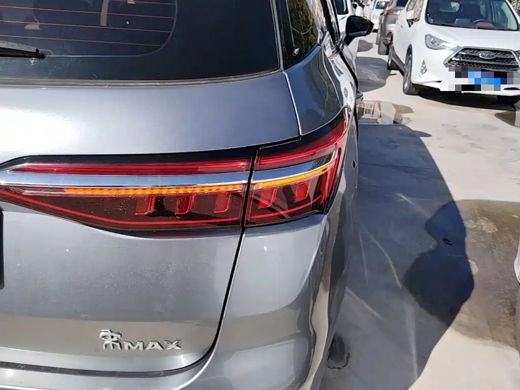 BYD MAX New Energy — миниатюра 8
