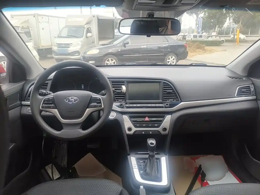 Hyundai Elantra — миниатюра 10