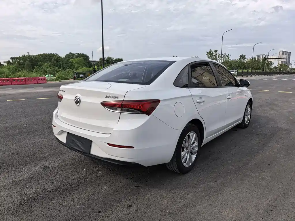 Buick Excelle — миниатюра 9