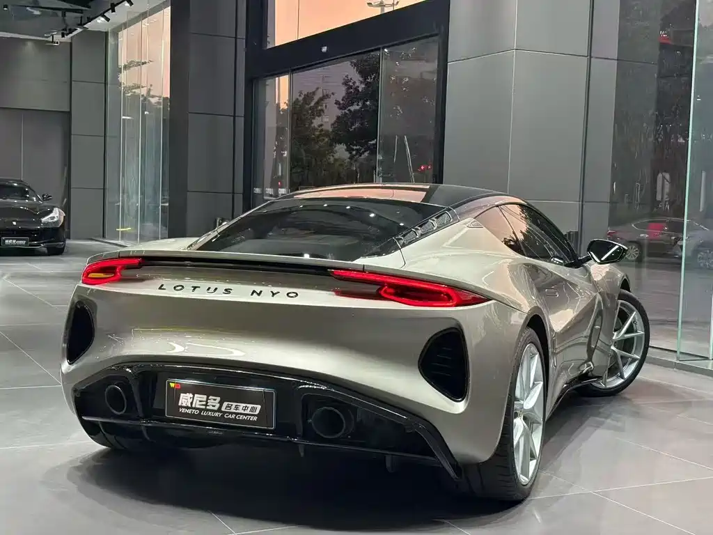 Lotus Emira — миниатюра 2