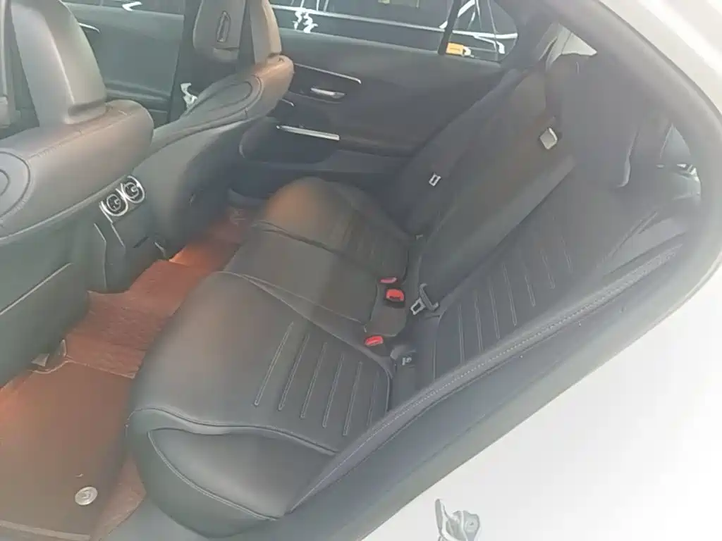 Mercedes-Benz C-Class — миниатюра 17
