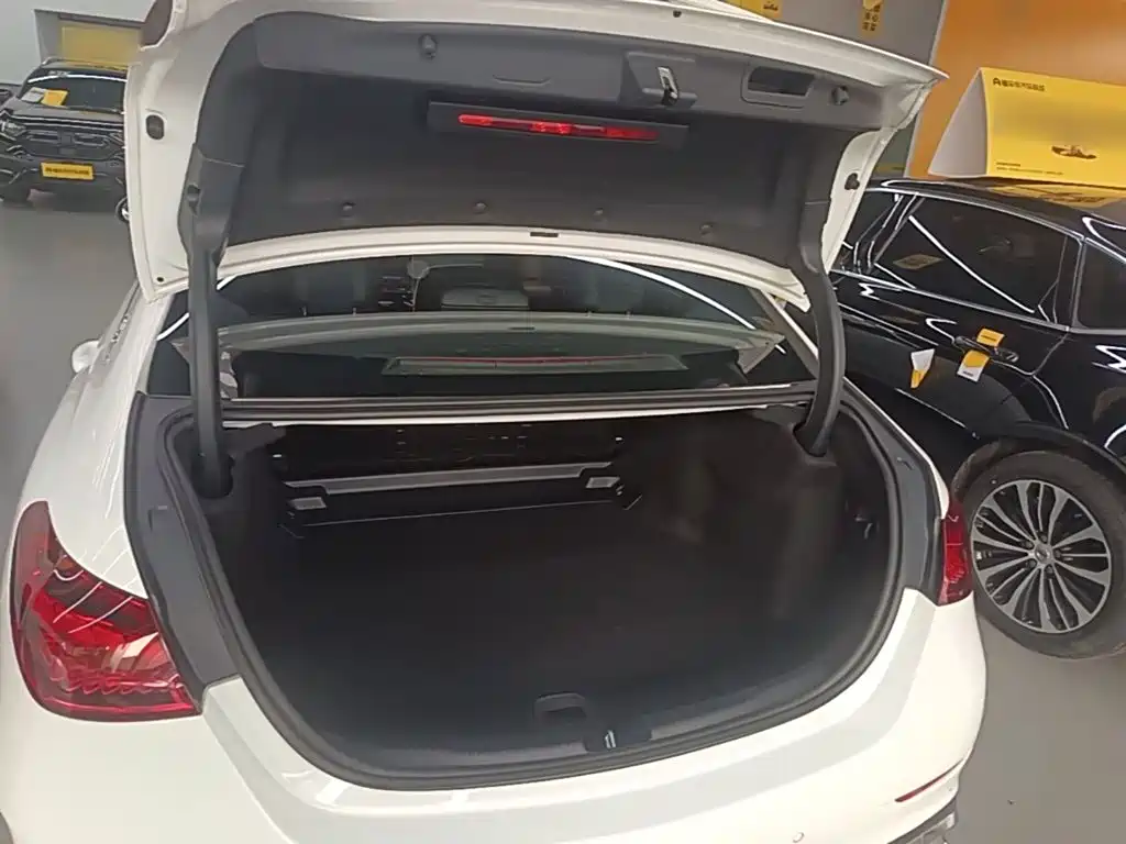 Mercedes-Benz C-Class — миниатюра 19