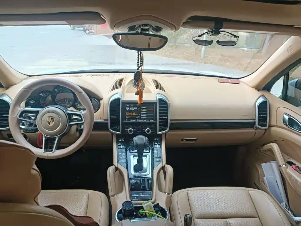 Porsche Cayenne — миниатюра 10