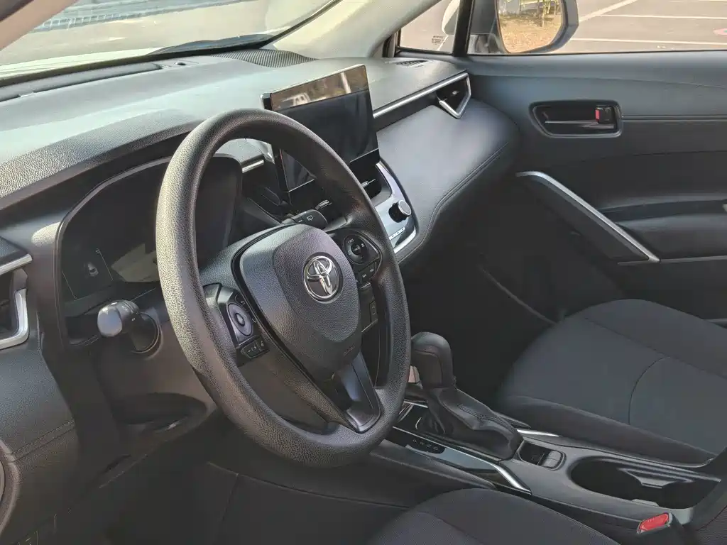 Toyota Corolla Cross — миниатюра 10