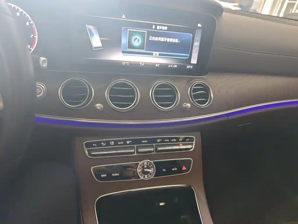 Mercedes-Benz E-Class — миниатюра 6