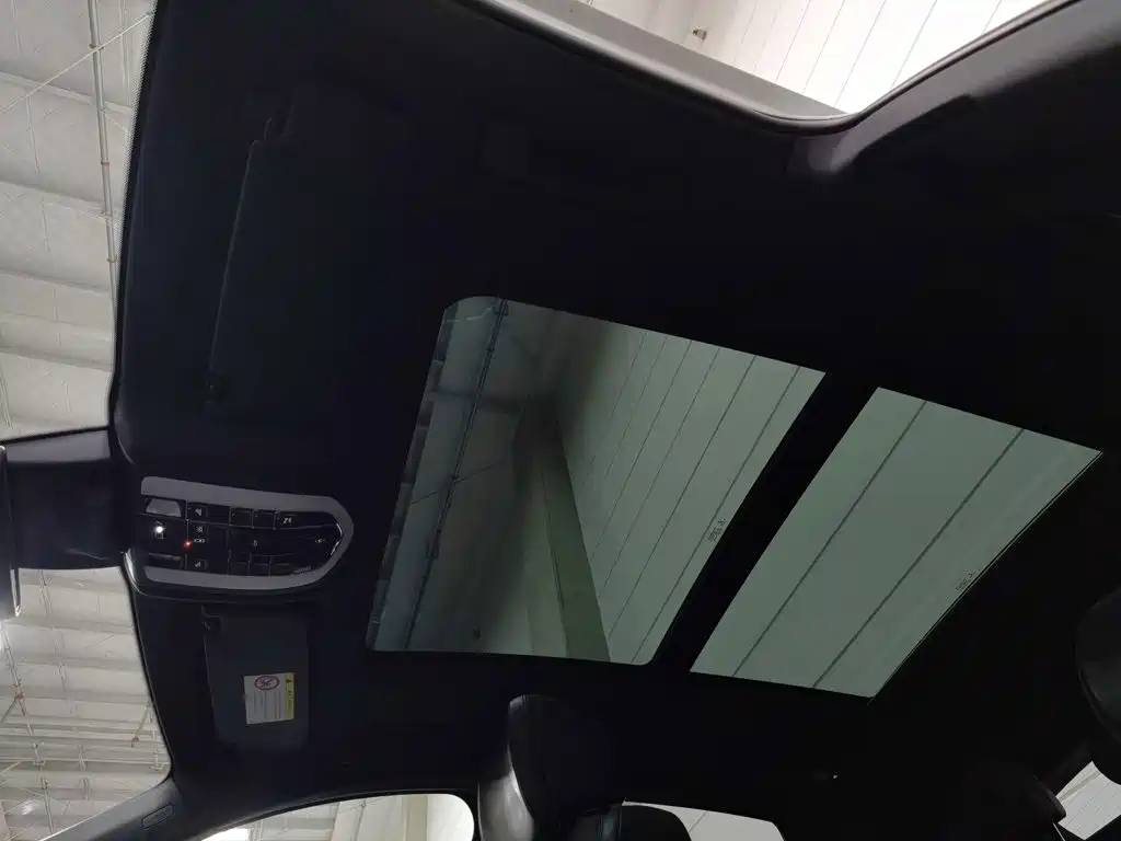 Porsche Macan — миниатюра 14