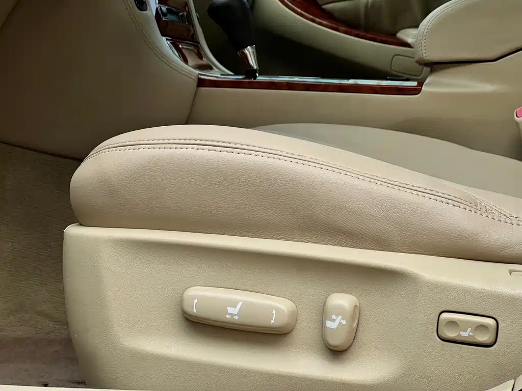 Toyota Crown — миниатюра 9