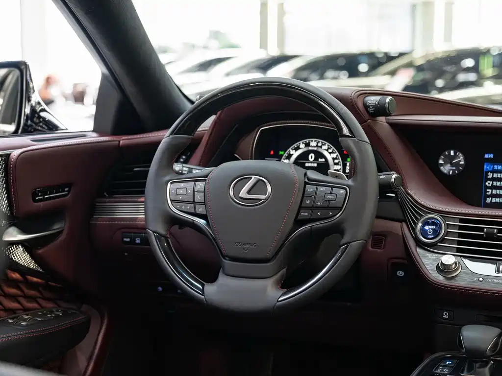 Lexus LS — миниатюра 14