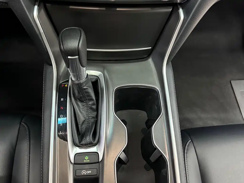 Honda Accord — миниатюра 14
