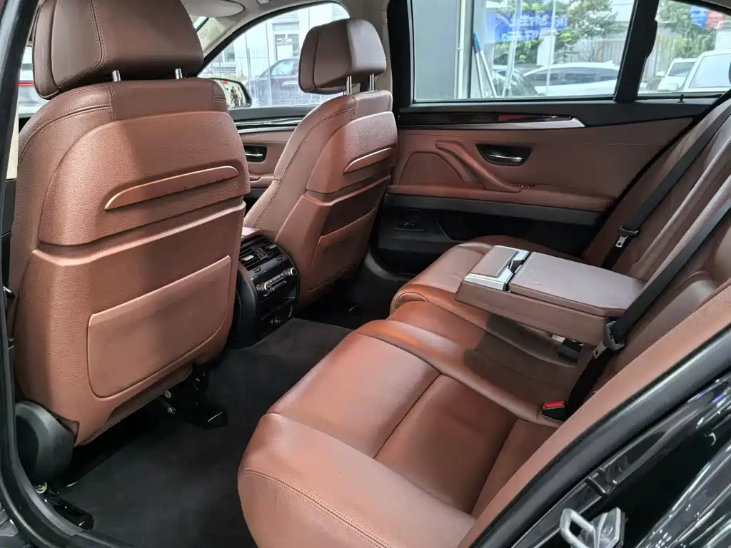 BMW 5 Series — миниатюра 5