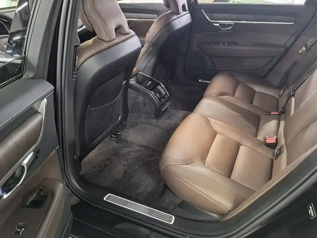Volvo S90 — миниатюра 7