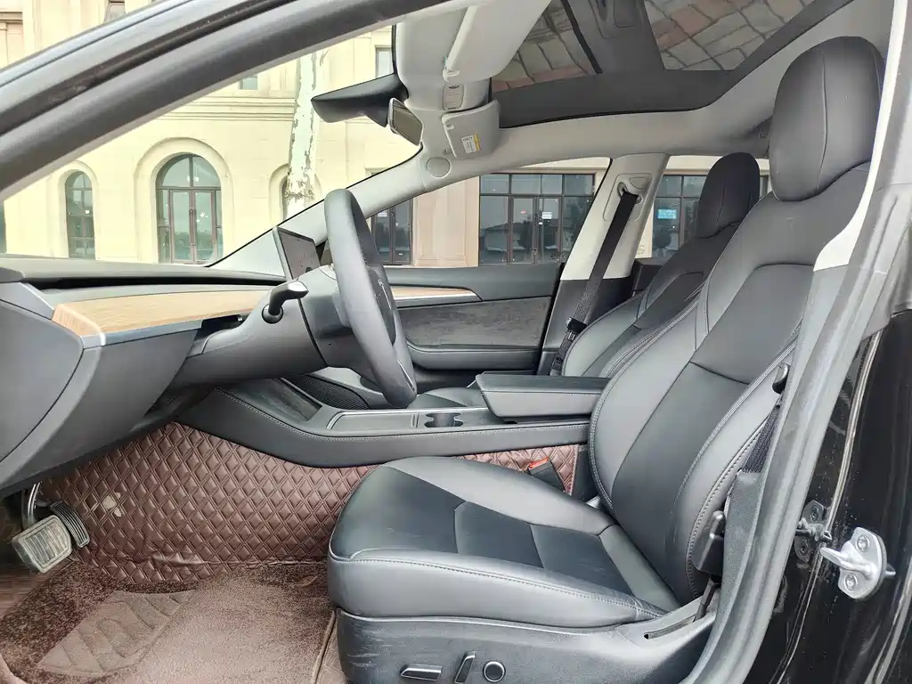 Tesla Model 3 — миниатюра 4