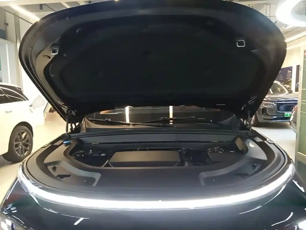 Li Auto Li L8 — миниатюра 20