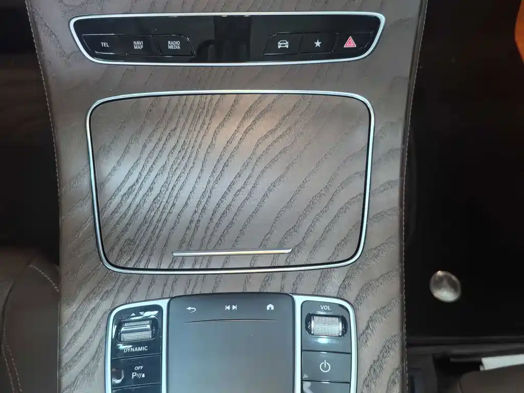 Mercedes-Benz E-Class — миниатюра 12