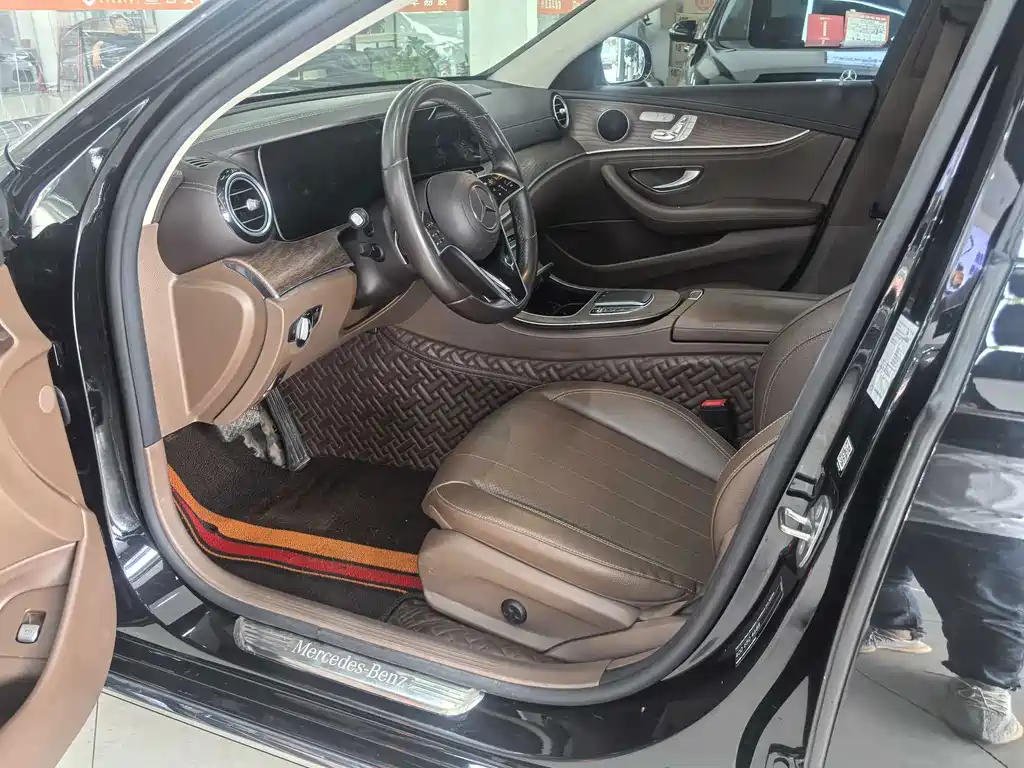 Mercedes-Benz E-Class — миниатюра 4