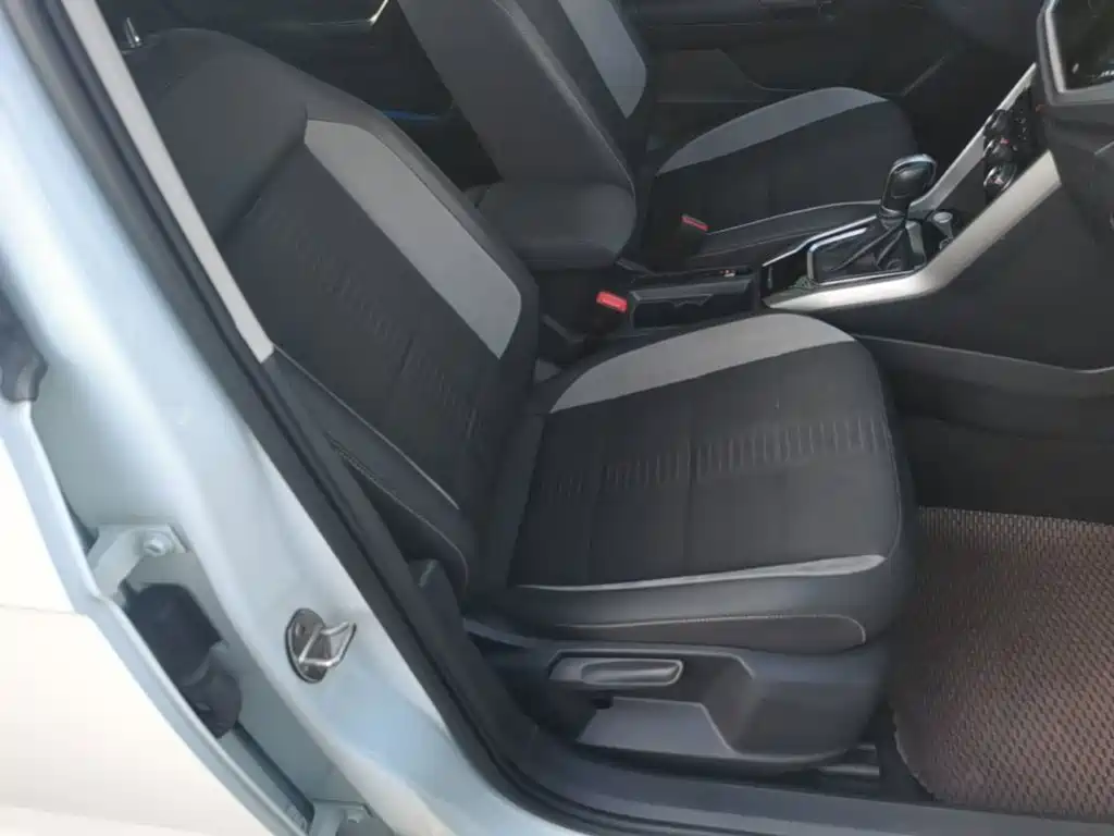 Volkswagen T-Roc — миниатюра 25